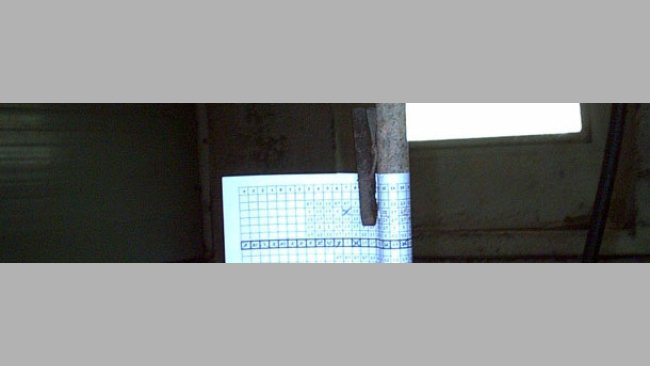 Manual feeding control with a chart wrapped around the water pipe