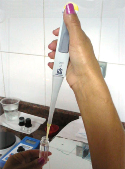 <p>Photo 2. Sample for determination of&nbsp;the concentration</p>
