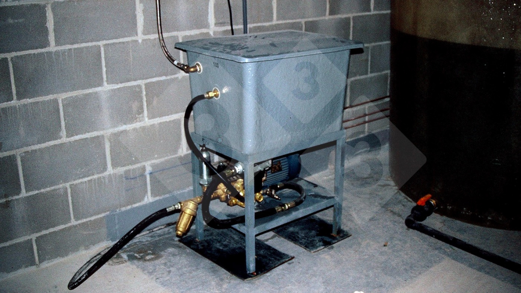 0904-01_deposito_con_bomba