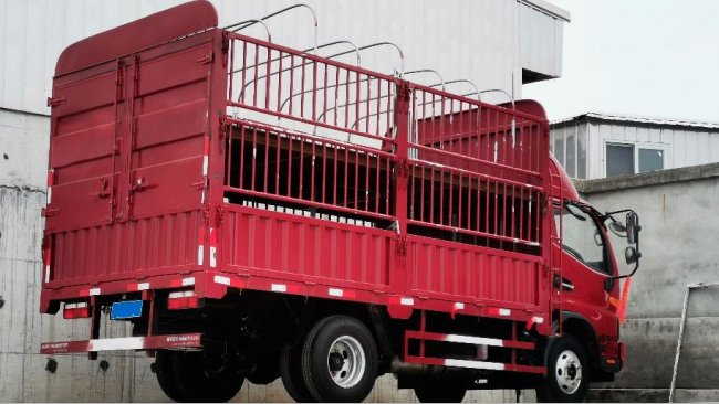 图2.用于转运小动物的内部卡车。由中国DanAg集团提供。
