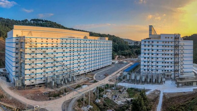 图8:地面和各楼层之间的饲料传输