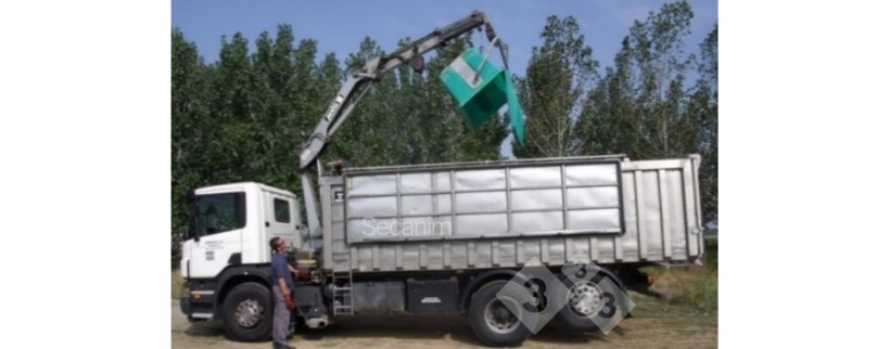 图4：猪场里用来收集死亡动物的外部卡车。由Secanim（西班牙）提供。
