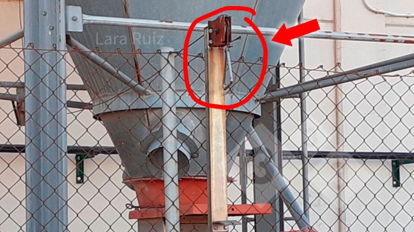 照片2：生物安全围栏必须允许从外部打开和关闭料塔。照片由Lara Ruiz提供。